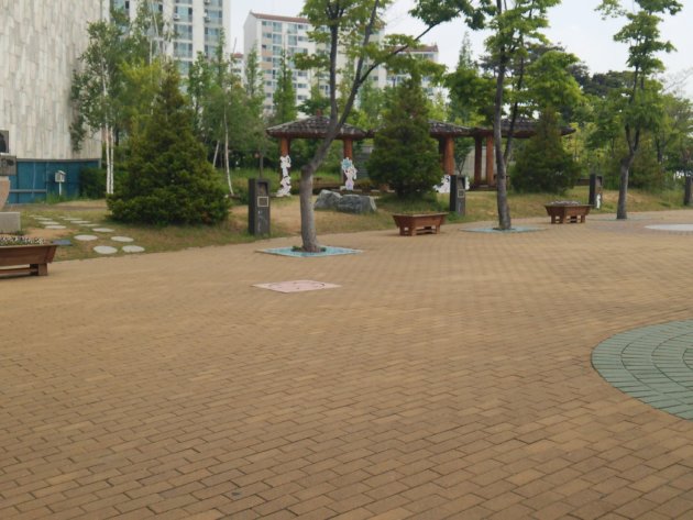 韓国漫画博物館に付随している公園